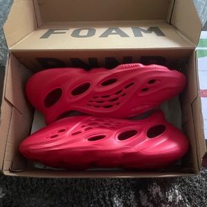 adidas Foam RNNR Vermillion